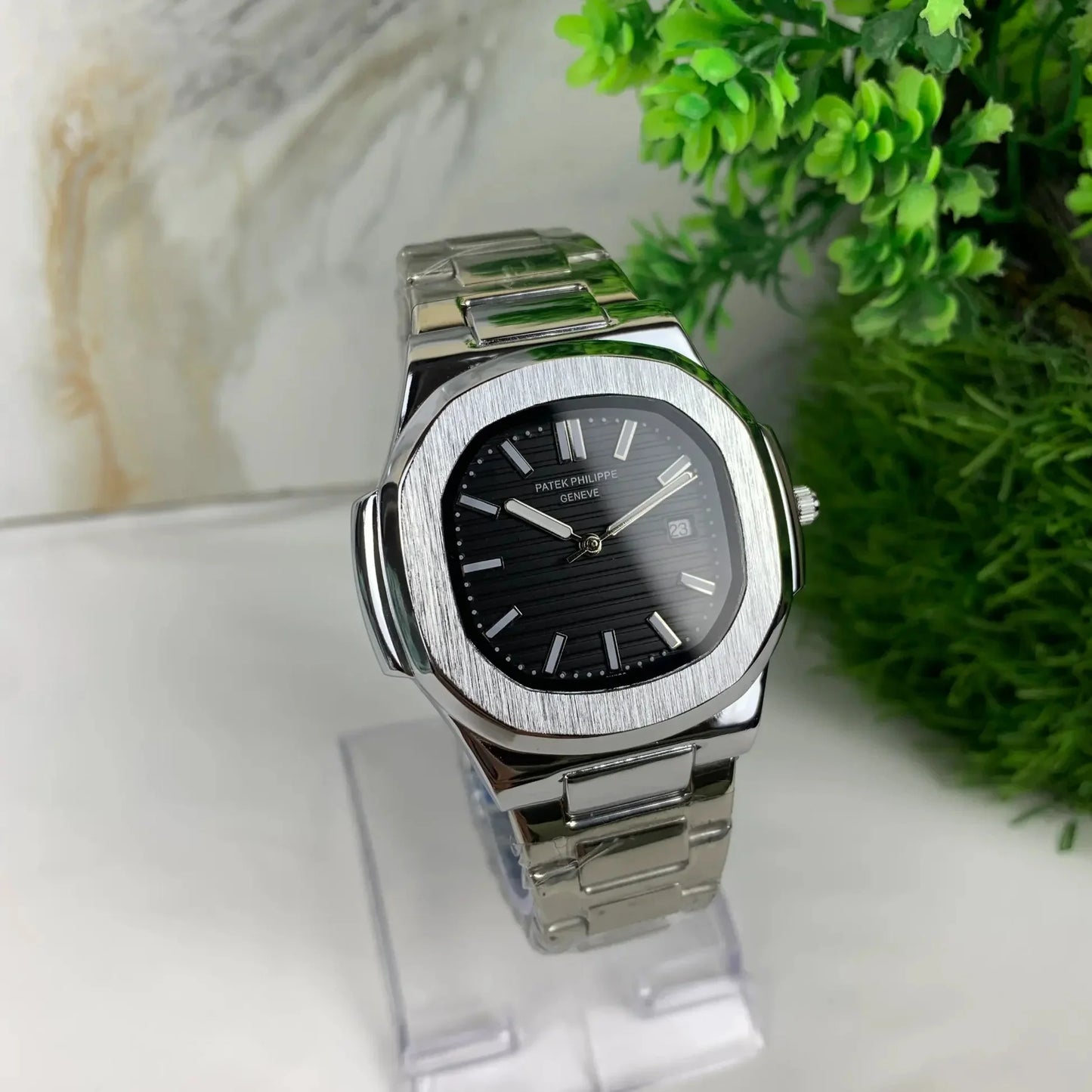 Patek Philippe Nautilus SGW682 – 35mm – Silver