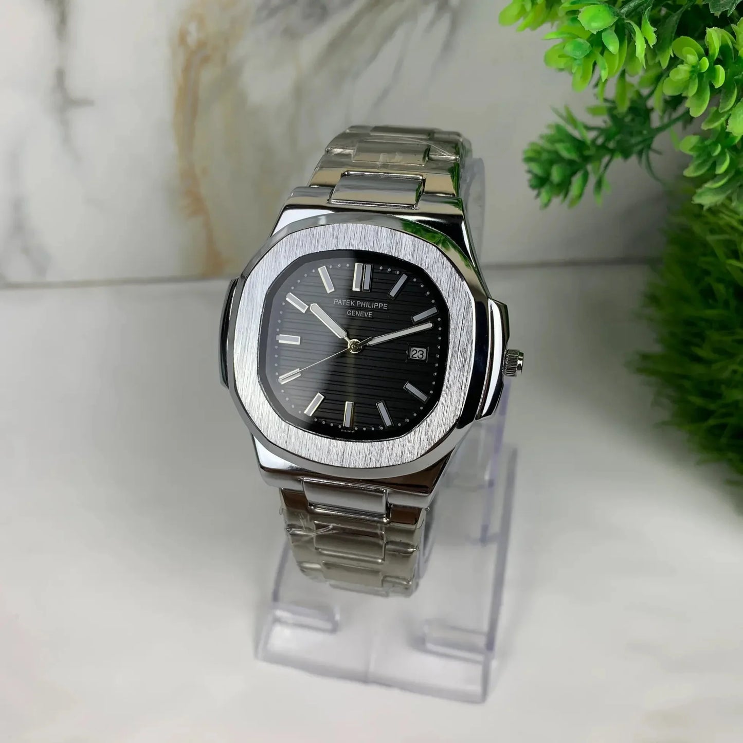 Patek Philippe Nautilus SGW682 – 35mm – Silver